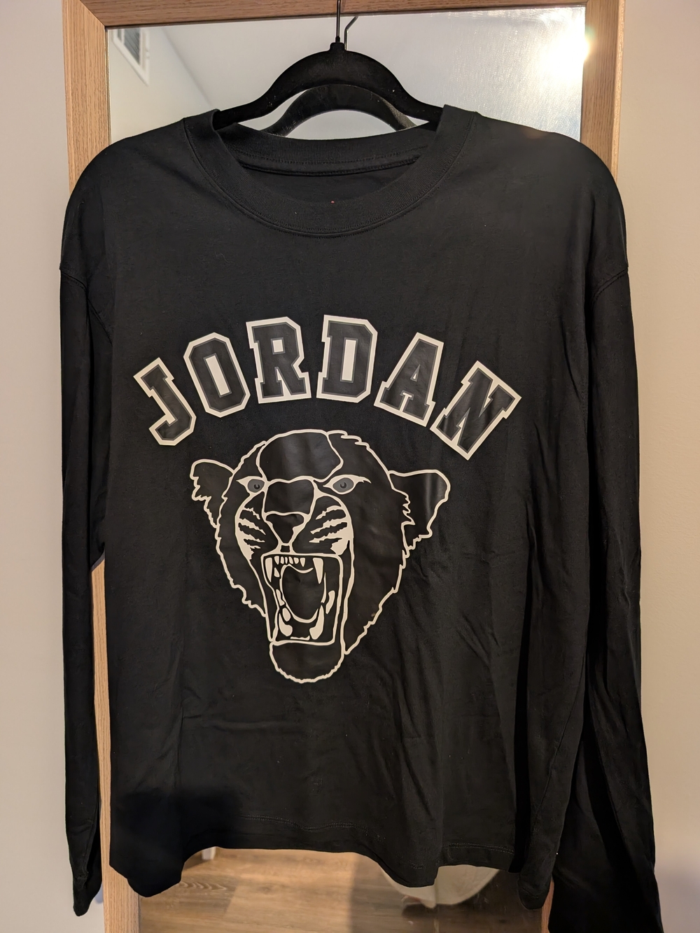 Jordan Men's Black Graphic Long-Sleeve Shirt